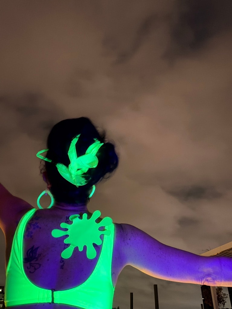 Neon glowing sculpture woman silhouette